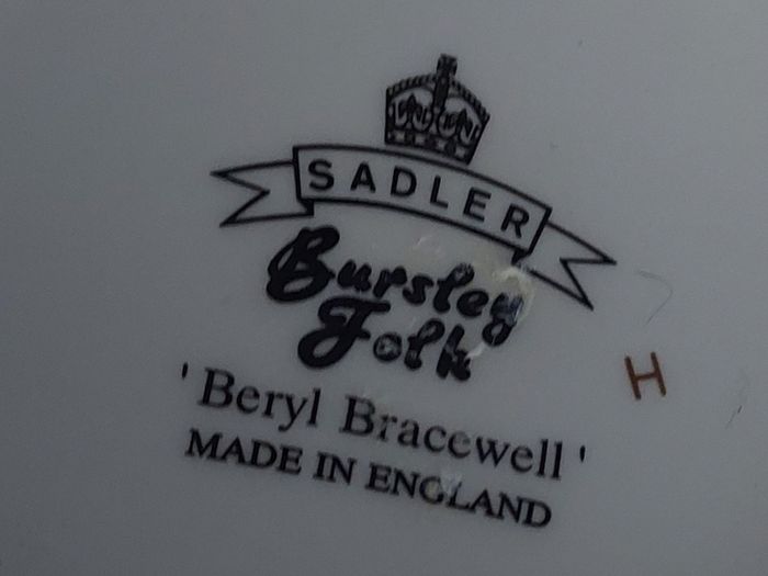 Sadler Bursley folk Beryl Bracewell teapot