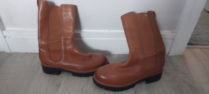 clarkes tan leather boots.size 5.5