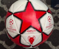 Champions league 2019 (Liverpool vs Spurs) Adidas match ball replica