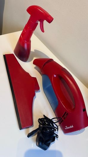Vileda Windomatic Window Vacuum Cleaner + Spray Red