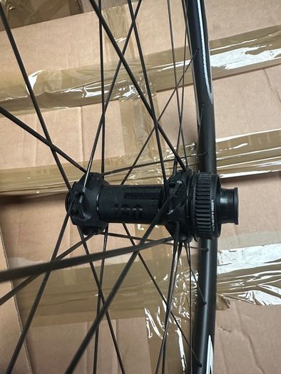 EFS Carbon wheelset DT Swiss 180 ceramic bearings