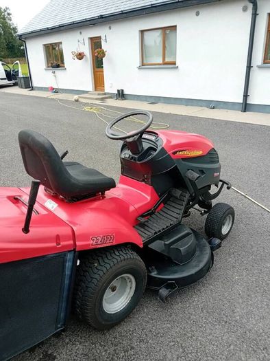 Ride on lawnmower