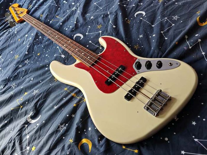 Fender Japan '62 Reissue Jazz Bass (Delivery available)