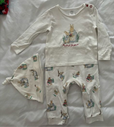 Girls/unisex Christmas clothes age 6-9 months