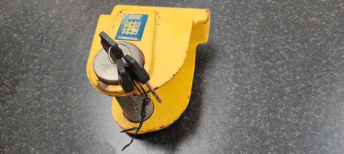 Caravan anti theft hitch lock