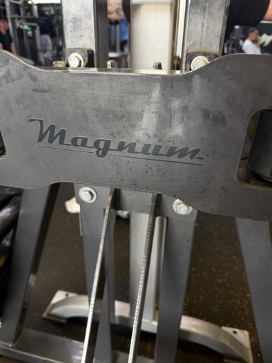 Magnum Biangular Chest press - Plate Loaded