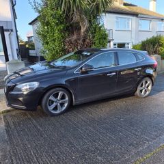 Black Volvo V40