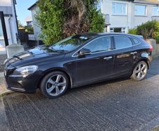 Black Volvo V40