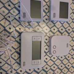 ESI thermostats 2 No. And programmer ES3247BRF and wifi hub