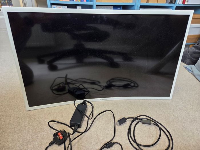 Samsung C32F391FWU 32in Curved Full HD Monitor - Works - No Stand