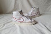 nike blazer hi tops Size 7 eu -40 white leather in excellent condition