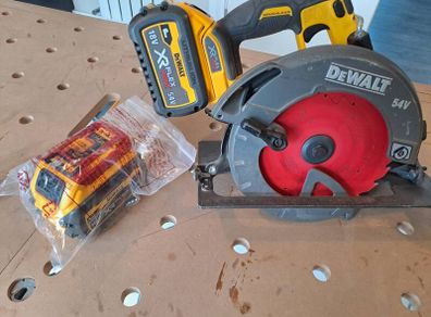 Dewalt DCS 575 saw