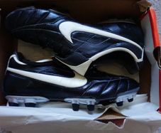 Football Boots Nike Air Legend Tiempo Black/White (2006) Size 7UK FG
