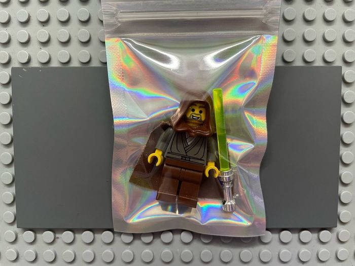 lego Star Wars sw0057 Jedi Knight (Jedi Bob) minifigure- Dark Gray Tunic, Brown Hood and Cape