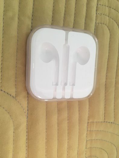 Apple Earphones Original Box