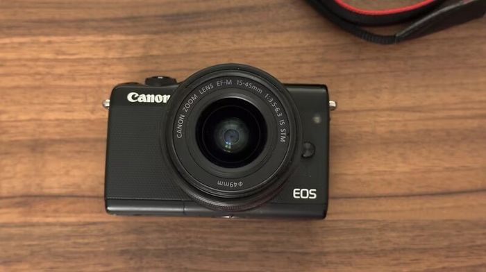 Canon Eos M100