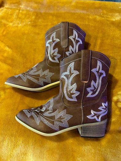 Women's Cowboy Boots ankle size 5