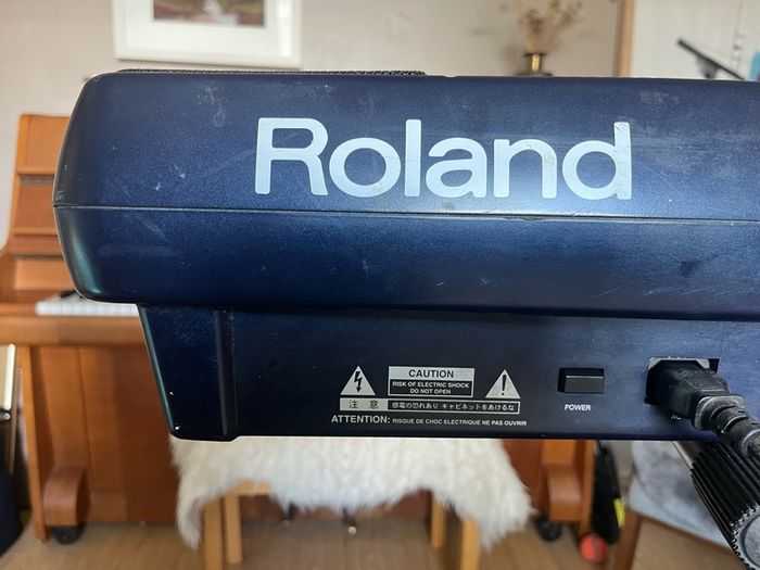 Keyboard Roland Em - 2000