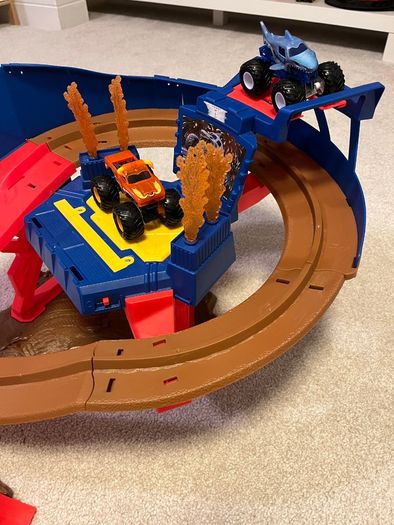 Supercharge Speedway Playset + 2 Monster Jam Trucks (Megalodon and El Toro Loco 1:64 Scale Die-Cast Monster Trucks) Kids Toys