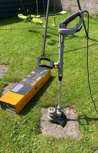 Titan TTB820GGT 600W 230V wired Grass Trimmer