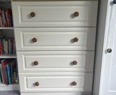 chest of drawers