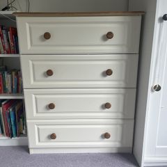 chest of drawers