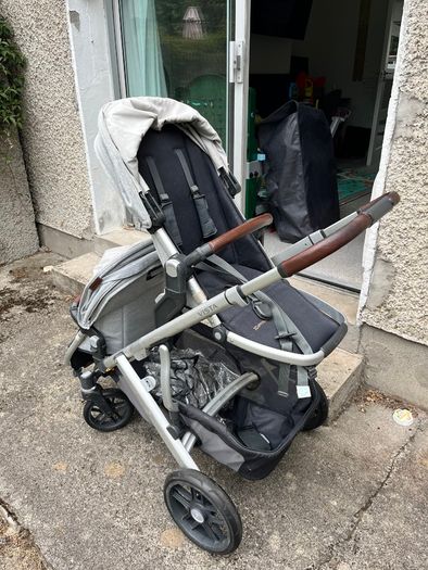 UPPAbaby Vista V2 Double Stroller Bundle: Main Seat, RumbleSeat, Bassinet, Rain Covers & Adapters
