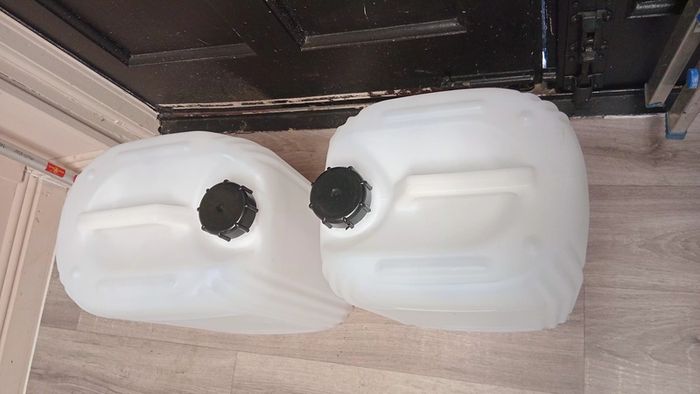 2 fuel containers