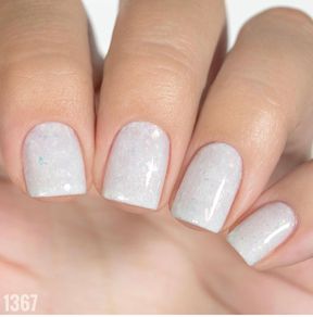 Nails plush Masura off white scattering of opals