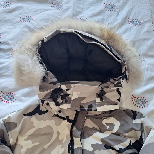 Canada Goose mens S camouflage parka with fur