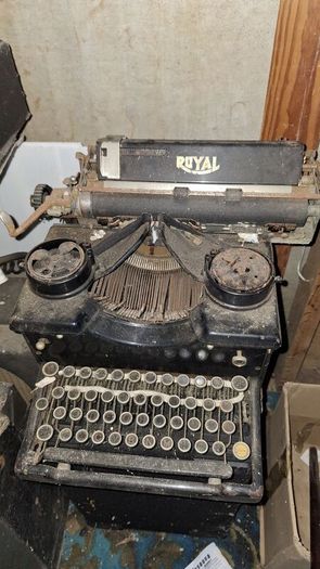 Antique Royal Model 10 Typewriter