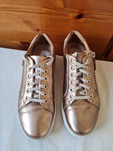Clarks nallie Rose gold size 6D eu 39 leather Zip and lace closure In excellent condition