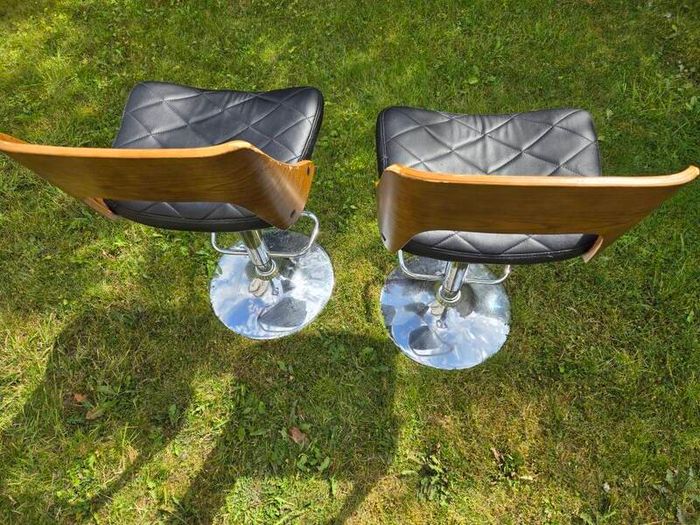 2 x Kitchen high stools