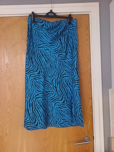 Dunnes  Stores A-Line  Animal  Print  Skirt.  Size 44 - 14-16.  New.