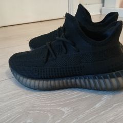 yeezy boost trainers size UK 7.5. 41