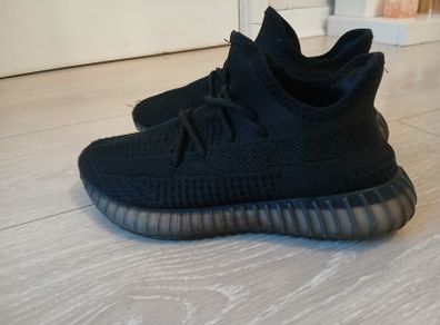 yeezy boost trainers size UK 7.5. 41