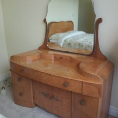 Antique bedroom dressing table with mirror