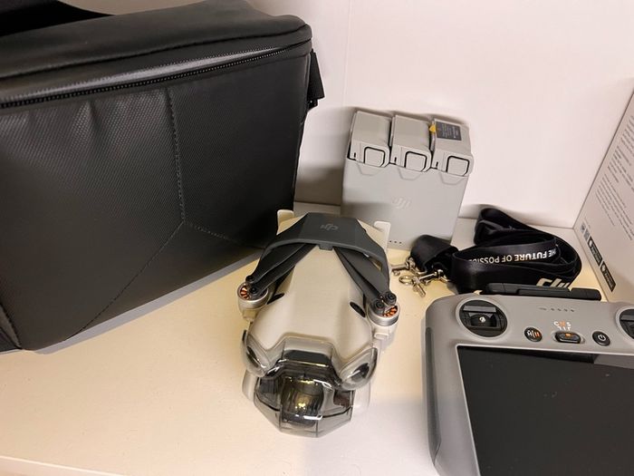 DJI Mini 4 Pro Fly More Combo with DJI RC 2 Excellent Condition