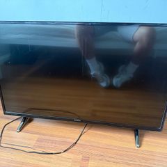 42" Hitachi TV