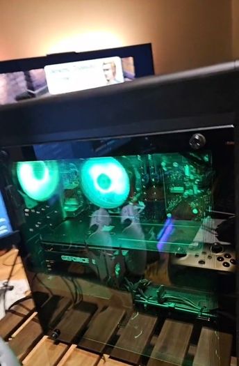 PC GAMER:Acer Predator Orion 3000 i7 RTX 4060 + Monitor + Dual Monitor Arm