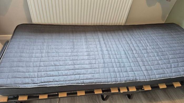Fold up bed