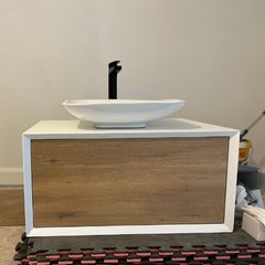 Bathroom vanity unit