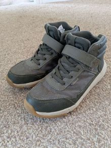 kids hiking boots