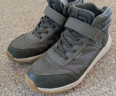 kids hiking boots