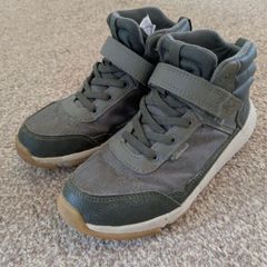 kids hiking boots