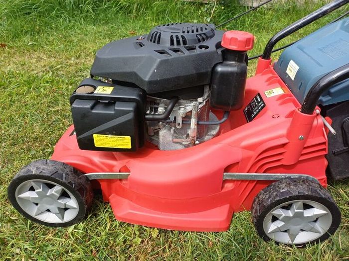 Sovereygn petrol lawn mower