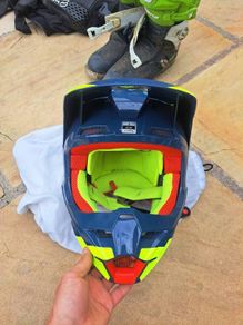 fox v1 MIPS motorcross helmet