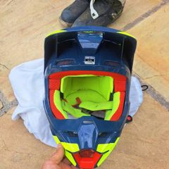 fox v1 MIPS motorcross helmet