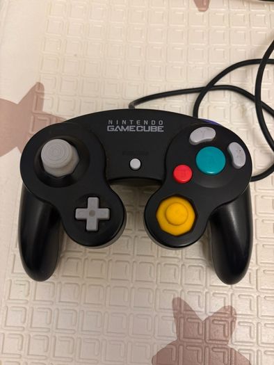 Nintendo GameCube Console + Official Memory Card, 4 Controllers & 2 Games