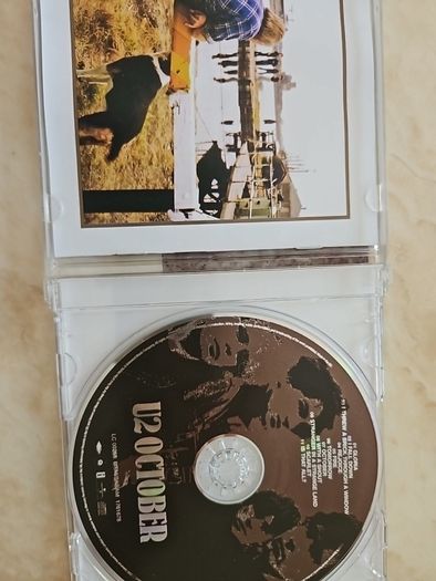 U2  CD  - October